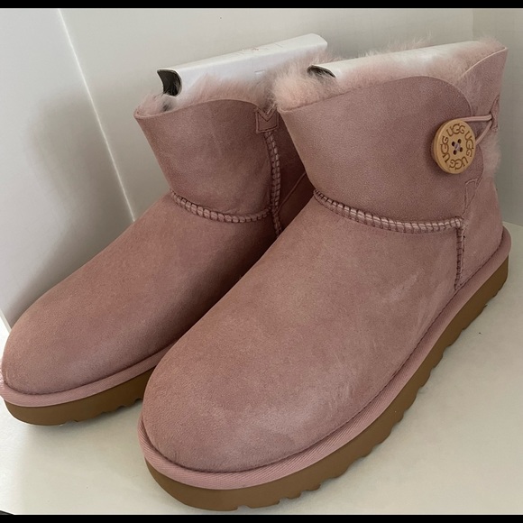 UGG Shoes - BNIB Ugg Bailey Boots Size 9